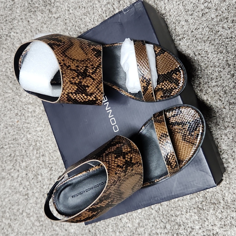 NEW French Connection Lori Snakeskin Heel Sandals Size 7
